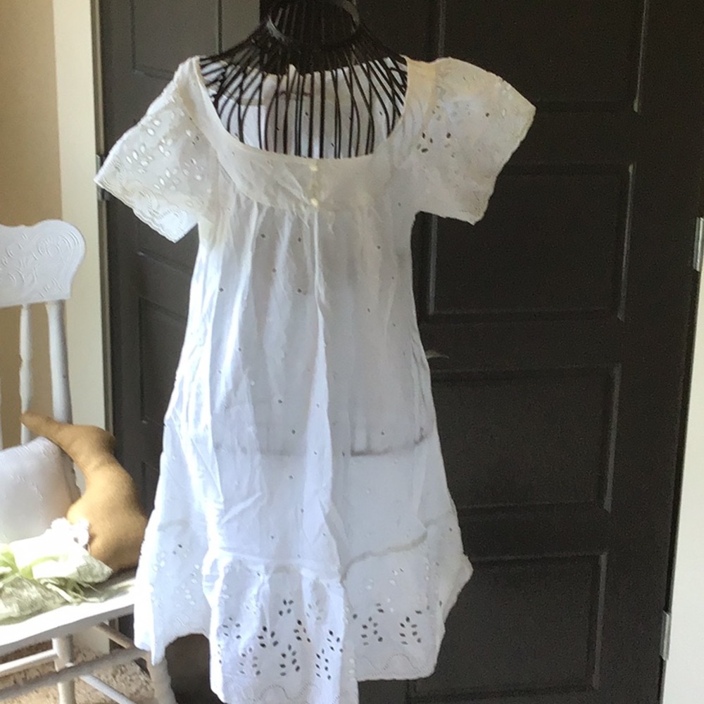 BEAUTIFUL WHITE EYELET DRESS
